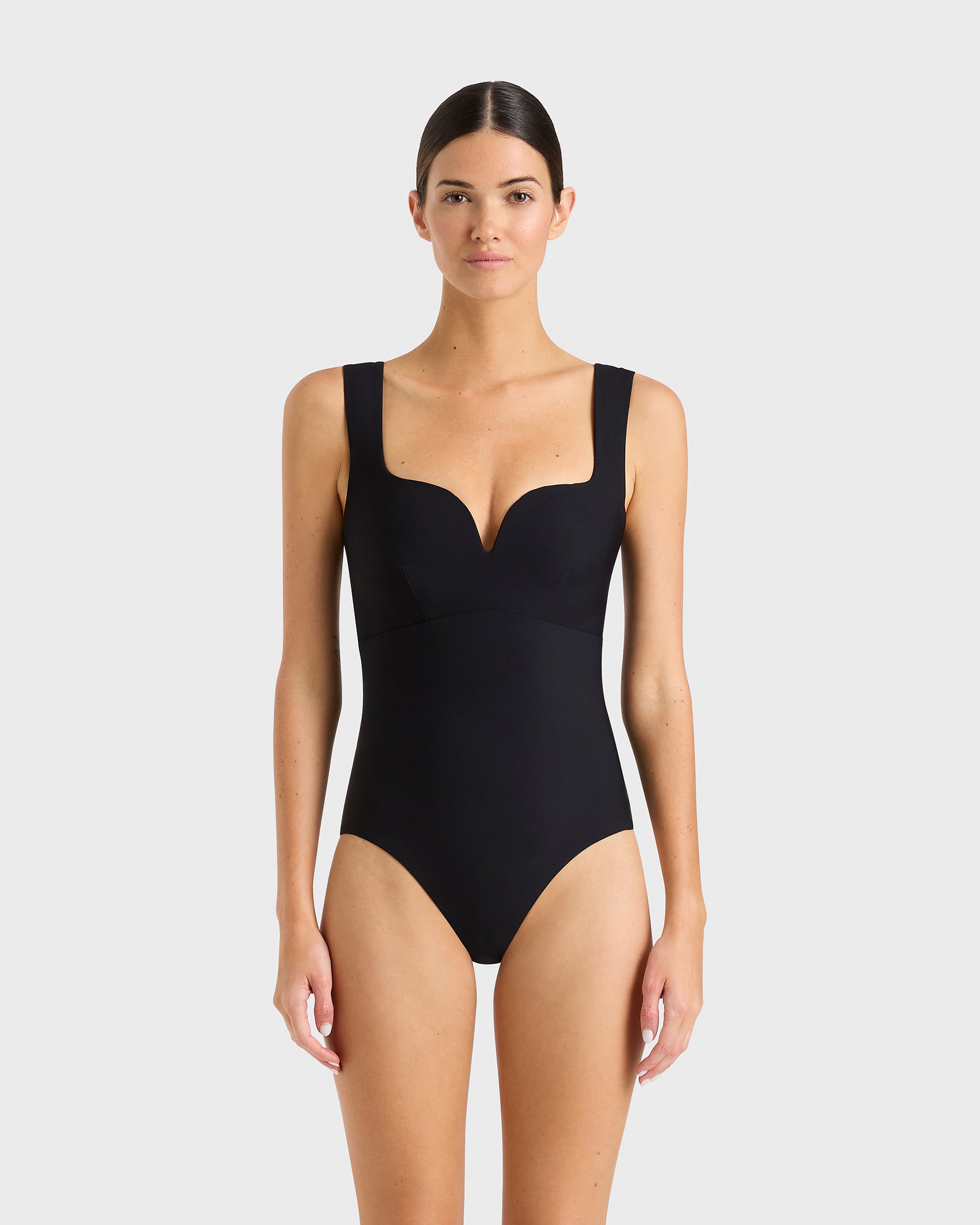 Nimah One Piece Black